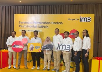 IM3 Serahkan Grand Prize Mobil Listrik BYD M6 kepada Pemenang Pesta IMPoin 2025 di Kendari