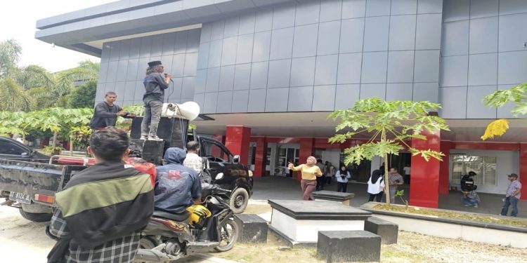 Polemik “Tangkap-Lepas” Kapal Nikel di Sultra: KORUM Desak DPRD Gelar RDP, Danlanal Kendari Beri Klarifikasi